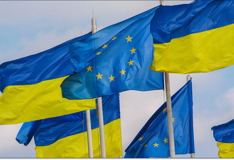 Совет ЕС продлил временную защиту для украинских беженцев до марта 2027 года - фото 1